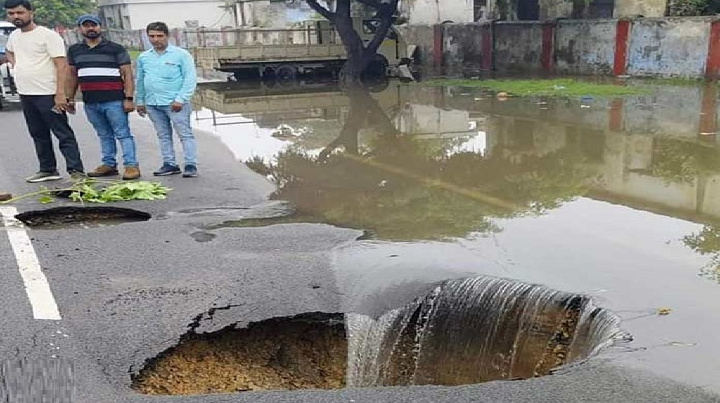 রামমন্দিরে ফাটলের পর এবার ধসে পড়ল ‘রামপথ’