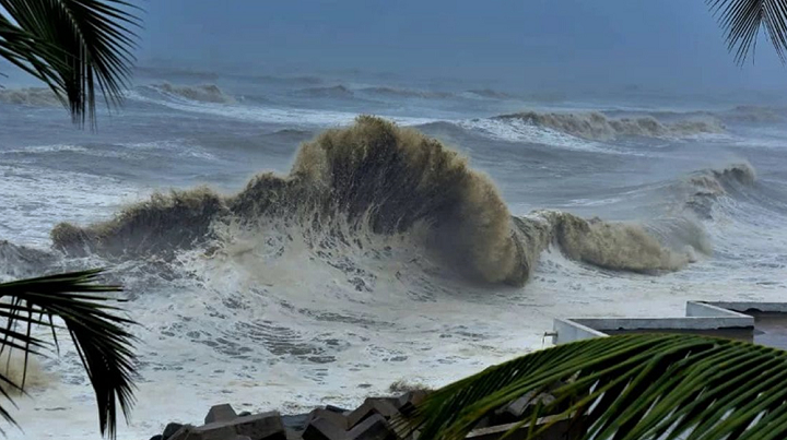 যেসব জেলায় ৬০ কিমি বেগে ঝড়ের পূর্বাভাস!