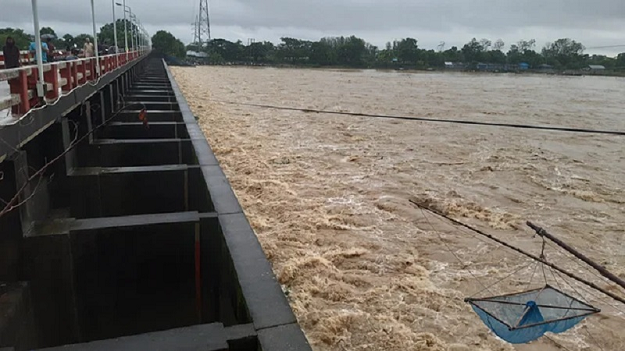 যে কারণে হঠাৎ ভয়াবহ বন্যা, দায়ী কারা!